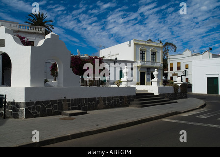 Dh Plaza de la Constitucion Haria Lanzarote Village Main Street e il cortile Foto Stock