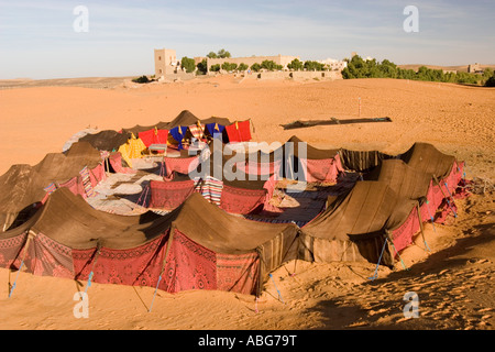 Tented Camp turistico accanto all auberge desert hotel Erg Chebbi Marocco Foto Stock