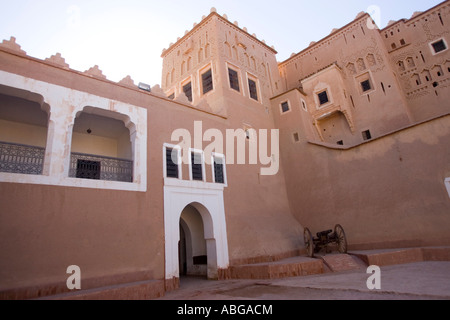 Il cannone ad ingresso a Kasbah Taourirt de Ouarzazate in Marocco Foto Stock
