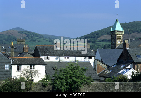 Vista di Abergavenny centro abitato verso il Pan di Zucchero, Monmouthshire, Wales, Regno Unito Foto Stock