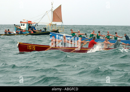 Gig pilota di corse off Newquay Cornwall Regno Unito Foto Stock