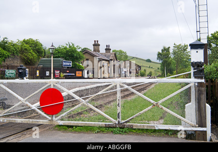 Level crossing gate at Oakworth station on the Keighley and Worth Valley Railway West Yorkshire England Foto Stock