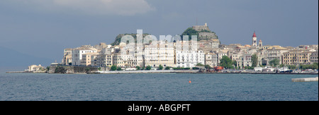 Corfù isola greca di Corfu Old Town e fort visto dal nuovo porto Foto Stock