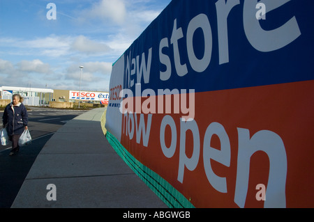 Un albergo di nuova apertura a tesco extra store in Bradford Foto Stock