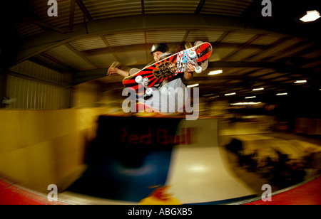 Dave Allen vert rider sulla Red Bull rampa Foto Stock