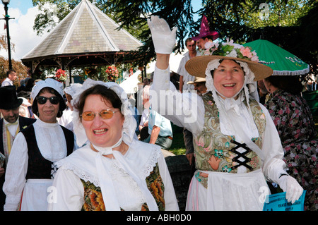 Le donne in costume a Llandrindod Wells Festival Vittoriano Powys Mid Wales UK Foto Stock