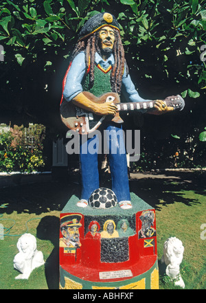 Kingston in Giamaica Bob Marley Museo di Bob Marley in cemento con Jah Bobby Foto Stock