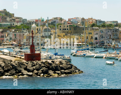 Italia porto dell'Isola di Procida Campania View Foto Stock