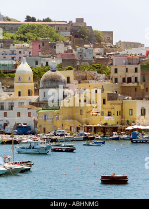Italia porto dell'Isola di Procida Campania View Foto Stock