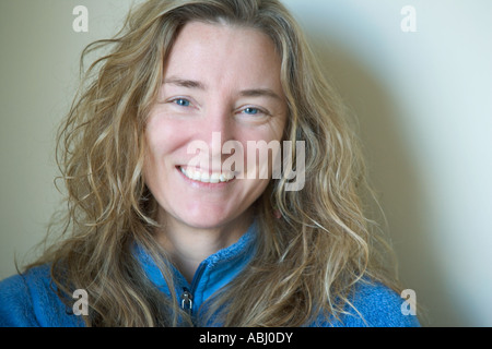 Ritratto di gentile donna sorridente Foto Stock