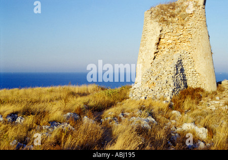 Antica torre di avvistamento, salento Puglia, Italia Foto Stock
