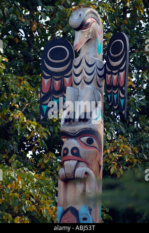 Il totem pole di Butchart Gardens, l'isola di Vancouver Foto Stock