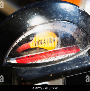 Close up di violazione sul misuratore di parcheggio Foto Stock