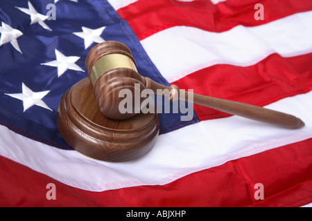 Martello sulla bandiera americana Foto Stock