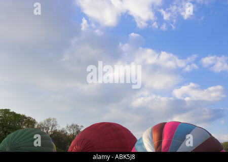 Tre Cime di palloncini preparati a incontrare il cielo Foto Stock