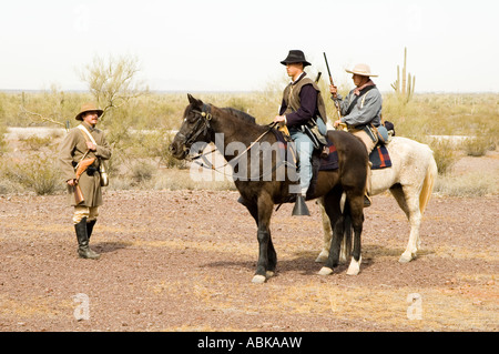La guerra civile re-enactors preparando per la rievocazione storica della Battaglia di Valverde Picacho Peak stato parco Arizona Foto Stock