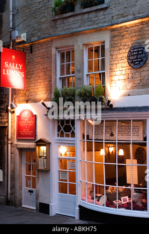 Sally Lunns Ristorante casa più antica in bagno notturno in Bath Somerset Inghilterra Foto Stock