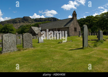 Vista la chiesa di Saint Catherine, Eskdale nel Lake District inglese. Santa Caterina risale al XII secolo. Foto Stock