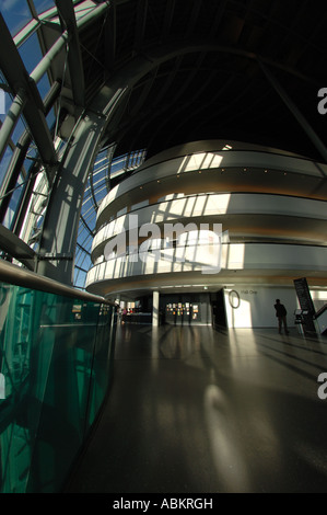 Vista interna della conferenza di salvia e il Music Center building in Gateshead Tyne and Wear, Gran Bretagna interno vetro esterno Foto Stock