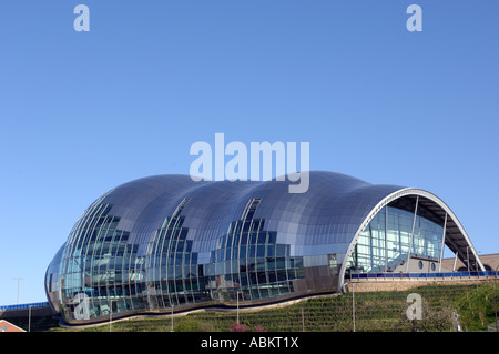 Vista la conferenza di salvia e il Music Center building in Gateshead Tyne and Wear, Gran Bretagna interno parete esterna di vetro Foto Stock