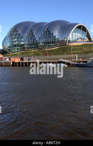 Vista la conferenza di salvia e il Music Center building in Gateshead Tyne and Wear, Gran Bretagna mostra interne ed esterne di gl Foto Stock