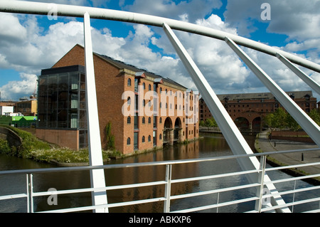 Merchants' ponte sopra il Bridgewater Canal, Castlefield Urban Heritage Park, Manchester, Inghilterra, Regno Unito Foto Stock