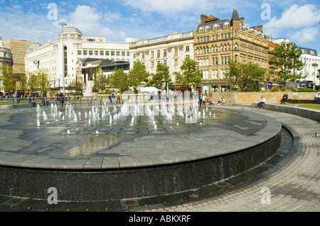 Fontane in Piccadilly Gardens, Manchester, Inghilterra, Regno Unito Foto Stock
