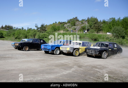 In caso di partenza a Folkrace banger racing su Folkrace Torslanda Racecourse a Göteborg in Svezia Foto Stock