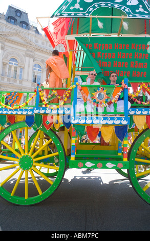 'Piccadilly Circus', Londra, Inghilterra - '^Hare Krishna' processione "en route' a 'Trafalgar Square' Foto Stock