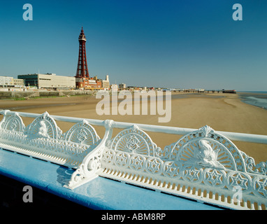 GB di LANCASHIRE Blackpool Tower dal North Pier Foto Stock