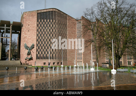 Coventry Cathedral noto anche come Cattedrale San Michele chiesa nuova west midlands england Foto Stock