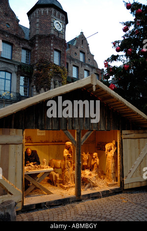 Presepe al mercatino di natale di fronte al municipio, Duesseldorf, Germania Foto Stock