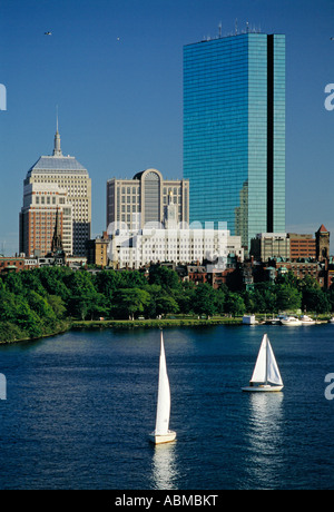 Vista di Boston Massachusetts e Charles River di Longfellow Bridge. (Ca. 1990) Foto Stock