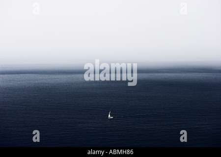 Barca a vela in Riviera Foto Stock