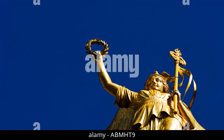 Dettaglio della famosa statua Siegessaule o colonna della vittoria in Tiergarten Berlino Germania Foto Stock