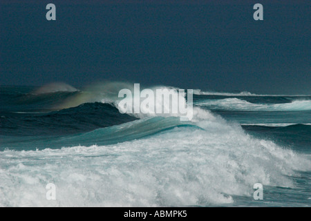 Wave arcobaleno nella spiaggia di pipeline North Shore Oahu Hawaii Pacific Foto Stock