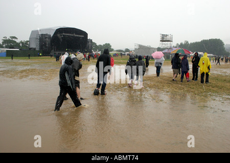 L'altro stadio allagato al Glastonbury Festival 2005 il più grande festival di musica in Europa l'azienda agricola degna Pilton Somerset Inghilterra Foto Stock