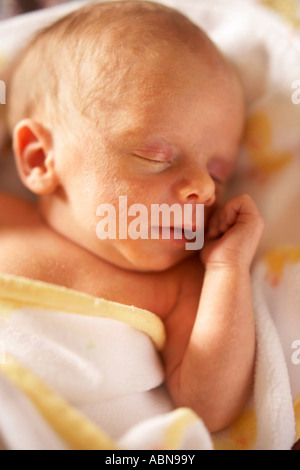 Ritratto di Sleeping Neonato Foto Stock