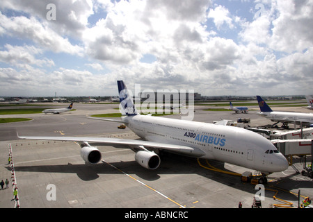 L'Airbus A380 all aeroporto di heatthrow Foto Stock