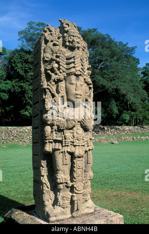 Honduras Copan Ruinas rovine Maya Maya di arte scultura stele verticale una replica museo all'aperto america centrale Foto Stock