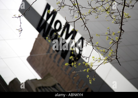MOMA Museum of Modern Art Gallery sign in Midtown Manhattan New York City NY NEW YORK STATI UNITI D'America Stati Uniti d'America del Nord Foto Stock
