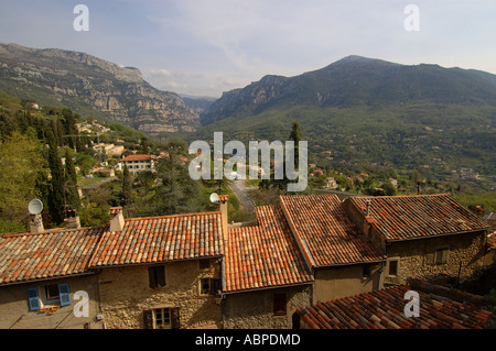 Il borgo di Le Bar sur Loup nel Dipartimento delle Alpes Maritimes regione della Francia foto da Andrew Hasson 20 Aprile 2006 Foto Stock