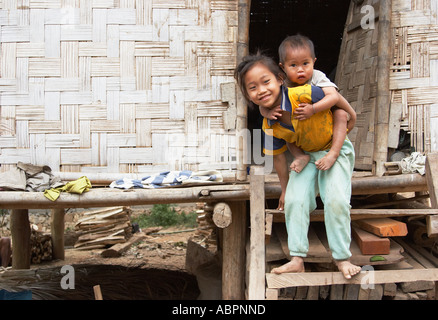 I bambini di Ban Aen Village, Luang Prabang Foto Stock