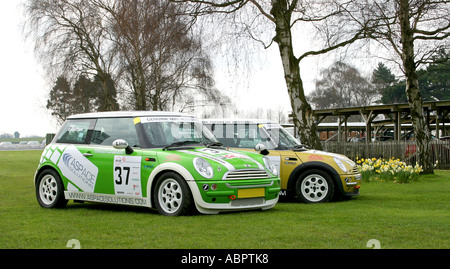 BMW Mini Cooper S presso la John Cooper sfida giorno a Goodwood Circuito motorino, Inghilterra. Foto Stock