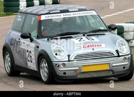 Una BMW Mini Cooper S presso la John Cooper sfida giorno a Goodwood Circuito motorino, Inghilterra. Foto Stock