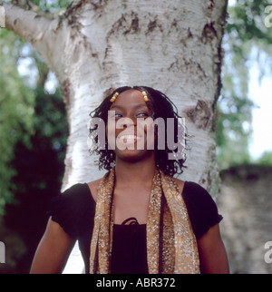 Giovane nigeriano autore di Purple Hibiscus Chimamanda Ngozi Adichie presso il Festival di Fieno Hay-on-Wye Wales UK KATHY DEWITT Foto Stock