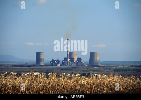 Ungheria. Mátra power station in ambiente rurale. Foto Stock