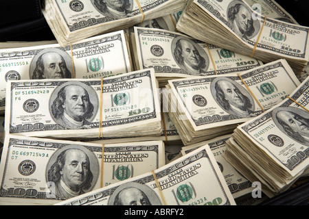 Pile di 100 fatture del dollaro Foto Stock