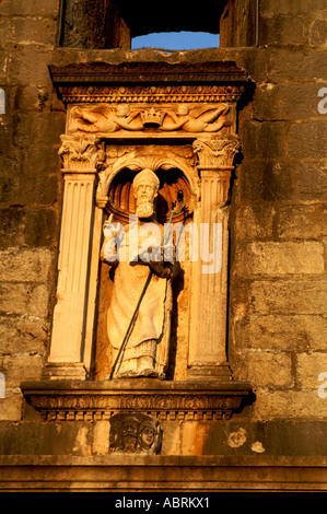 Pietra scolpita la statua di San Biagio patrono suddetta pila di gate ADRIATIC Dubrovnik Dalmazia Croazia Foto Stock