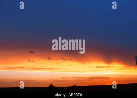 Tramonto sul paesaggio Africa Foto Stock